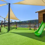 מלון Garden & אלאניה